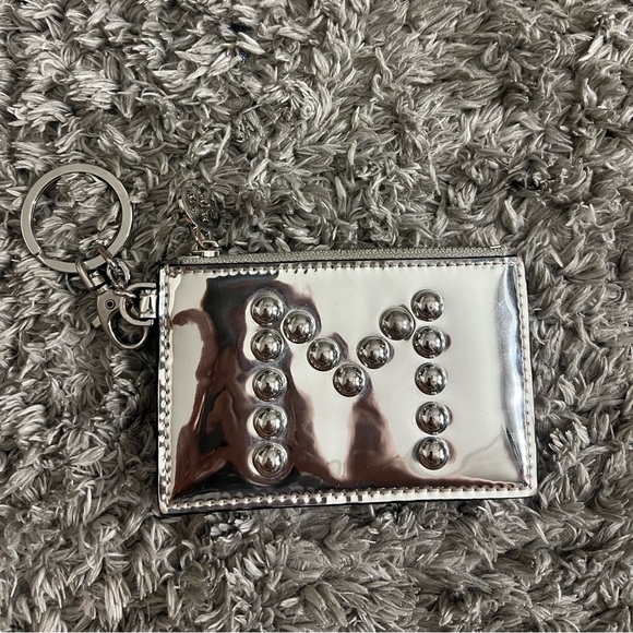 COPY - Tory Burch “M” wallet - Picture 1 of 2